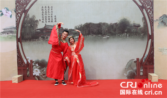 【碑林外籍外交官行】七夕节外国记者体验仿唐传统婚典