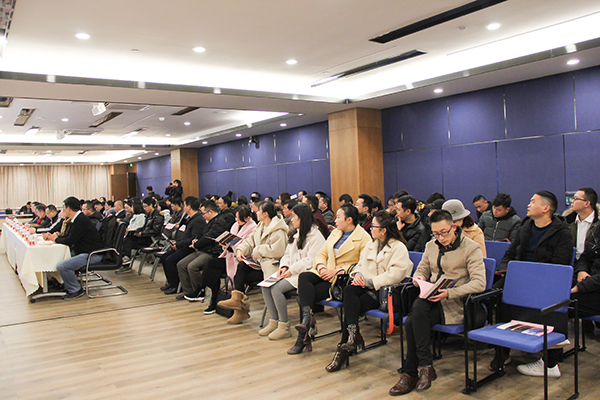 图片默认标题_fororder_5参会人员全神贯注倾听课程内容（摄影-杨梦婧）