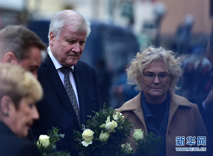 【新华网】德国哈瑙市为枪击事件遇难者举办悼念活动