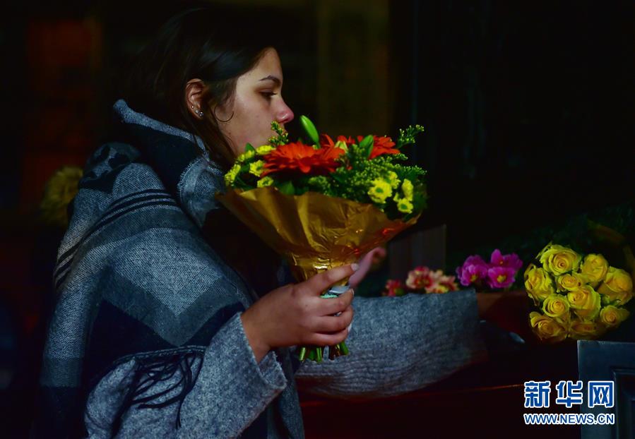 【新华网】德国哈瑙市为枪击事件遇难者举办悼念活动