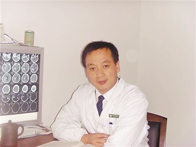 人民日报：用生命谱写英雄的壮歌——追记武汉市武昌医院院长刘智