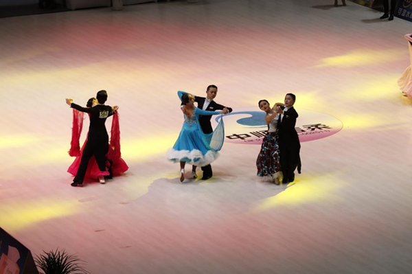 重庆忠县成功举办长江三峡首届国际标准舞锦标赛