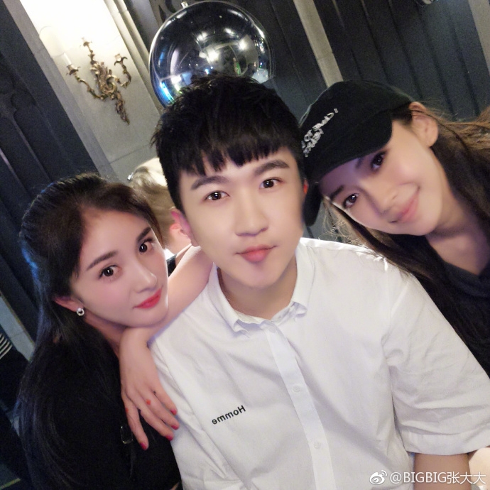 这算输吗？张大大晒与baby杨幂正脸合影