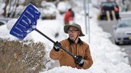 美国2020年冬季首场风暴来袭 狂风暴雪致近30万户停电