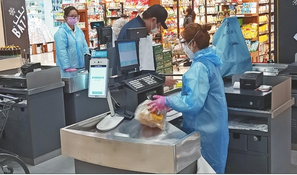 哈尔滨大商超管理规范市民“疏远”购物