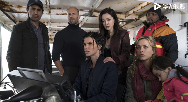 《巨齿鲨》重现人间再掀惊涛骇浪 生死对决一触即发 《巨齿鲨》重现人间再掀惊涛骇浪 生死对决一触即发