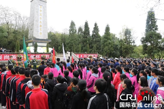 贵州福泉举行祭扫革命烈士活动