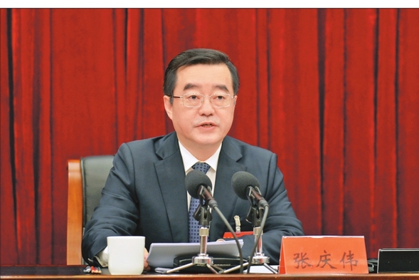 【头条】黑龙江省委经济工作会议在哈尔滨举行