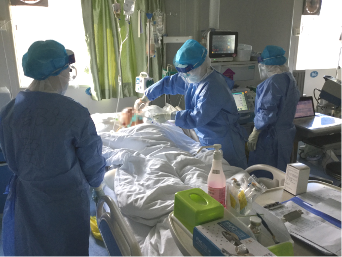 【战“疫”·故事】直击唐都医院传染ICU：危重症患者的“生死战场”
