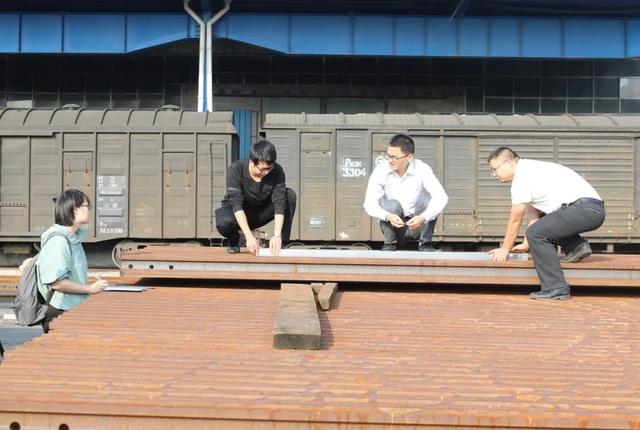 Jalan KA Jakarta-Bandung Dorong Pembangunan Sabuk dan Jalan Jalan KA Jakarta-Bandung Dorong Pembangunan Sabuk dan Jalan