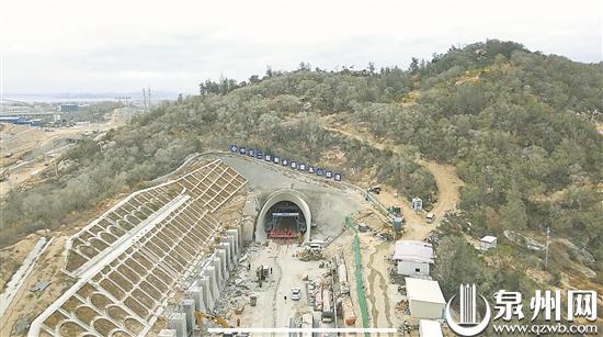 打通项目全线架梁通道 福厦客专鹰高山隧道贯通