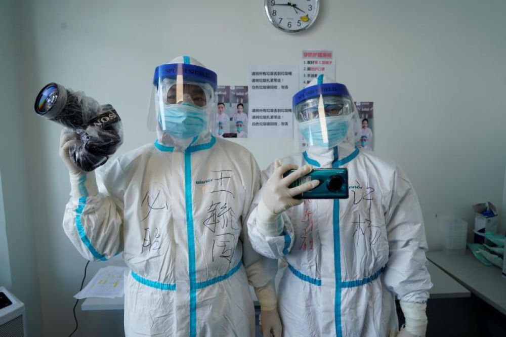 「新华社」记者带你走进收治重症患者最多的地方 目睹战“疫”最