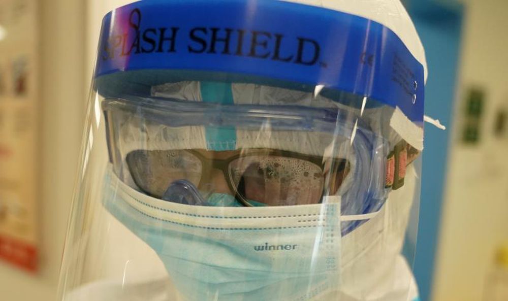 「新华社」记者带你走进收治重症患者最多的地方 目睹战“疫”最