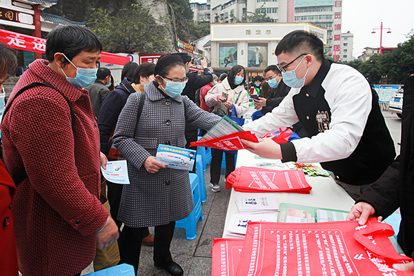 自贡自流井:“大接访”接地气 进基层听民情解民忧