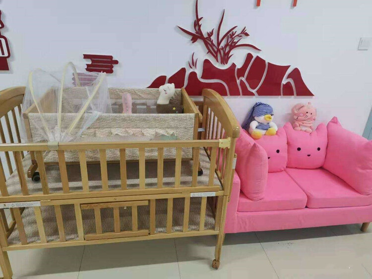 哈尔滨市香坊区总工会打造多功能“母婴爱心屋”
