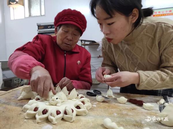 【焦点图】【移动焦点图】蒸花馍,迎新年!这位河南姑娘做的花馍太好看啦