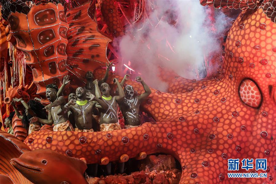 「新华网」巴西圣保罗狂欢节桑巴巡游