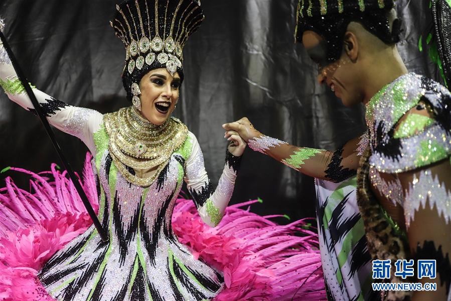 「新华网」巴西圣保罗狂欢节桑巴巡游