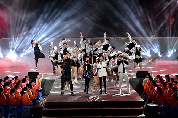 图片默认标题_fororder_节目表演（摄影--方秦）