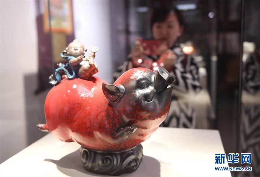 “百猪送福——己亥新春传统工艺精品展”在福州展出