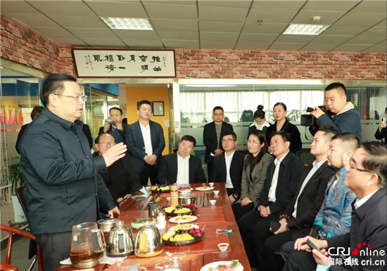 中国侨联副主席程学源在内蒙古调研