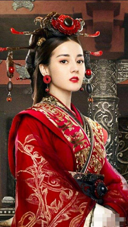范冰冰迪丽热巴都演过女王 谁更美艳霸气？