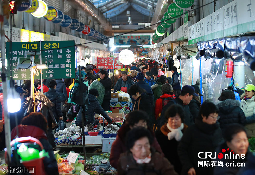 春节倒计时 韩国民众逛市场备年货(高清组图)