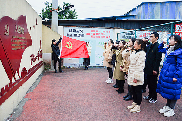 自贡自流井:党建育童心 老校换新貌