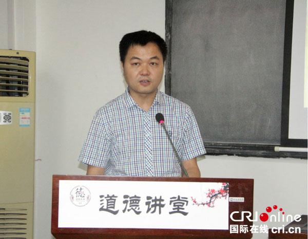 图片默认标题_fororder_周永丰在现场发言