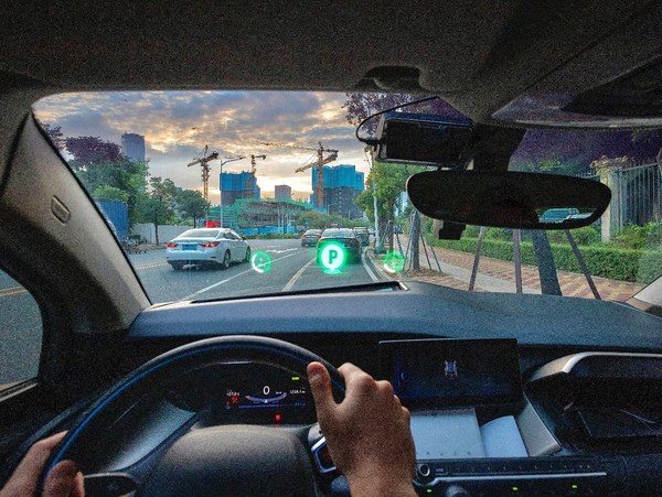 锐思华创 (Raythink) AR-HUD 完成半年期实车测试 将进行A轮融资 锐思华创 (Raythink) AR-HUD 完成半年期实车测试 将进行A轮融资