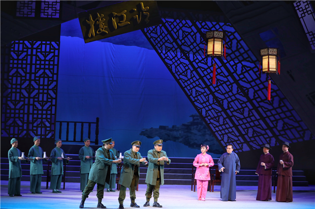 原创大型现代汉剧《黎明》在人民剧院上演