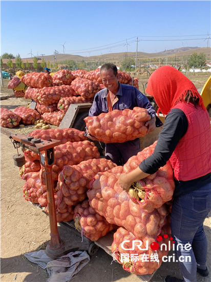 点亮草原致富路 不忘初心显担当——全国人大机关助力“两旗”脱贫摘帽