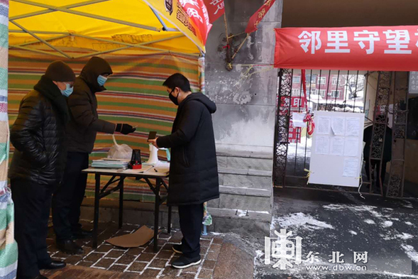 黑龙江省信访局40名干部下沉奋斗路街道助力社区疫情防控
