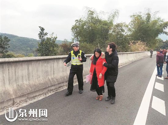 【泉州】【移动版】【Chinanews带图】待产孕妇被堵高速公路 泉州部门联动打开生命通道