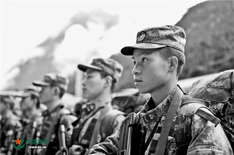 「中国军网」杜富国兄妹的选择：“在平凡的岗位，做自己的英雄”