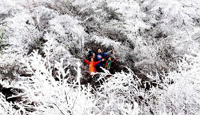 重庆秀山川河盖景区雪后展美景