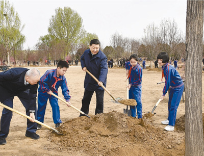 習近平在參加首都義務植樹活動時強調 發(fā)揚中華民族愛樹植樹護樹好傳統(tǒng) 推動國土綠化不斷取得實實在在的成效 栗戰(zhàn)書汪洋王滬寧趙樂際韓正王岐山參加