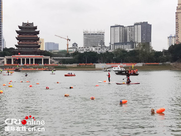 3000多名“泳士”邕江冬泳庆元旦 3000多名“泳士”邕江冬泳庆元旦