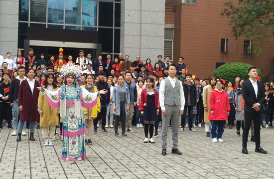 【科教 图文】重庆大学举行“青春，为祖国歌唱”拉歌活动
