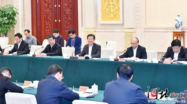 王东峰与新疆巴州党政代表团举行工作座谈