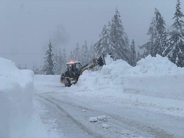 意大利遭遇雨雪恶劣天气侵袭 北部山区拉响雪崩警报