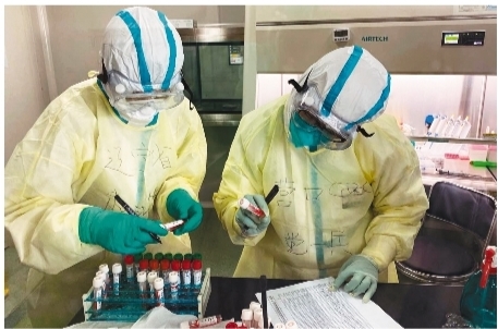 战斗在抗“疫”一线的“病毒猎人” ——探访辽宁援襄医疗核酸检测小组