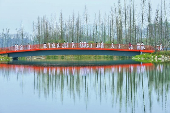 （焦点图，导航成都，移动端）假期新去处 元旦新玩法 多彩活动嗨翻成都锦城绿道