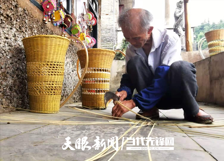 【决胜2020】铜仁市万山区：靠上朱砂古镇 老汉的竹背篓值钱了