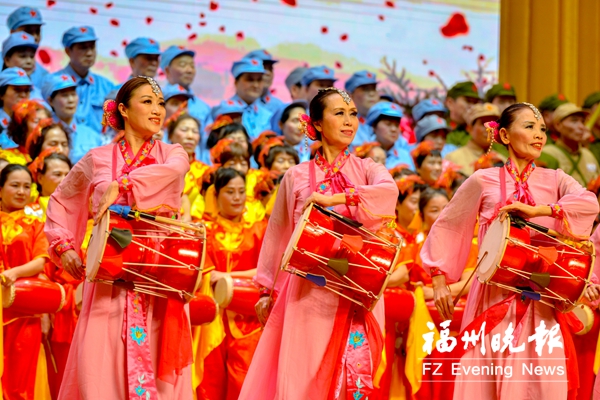 【文史主推】【福州】【移动版】【Chinanews带图】大型历史歌舞剧《龙之魂》上演 600多位老人献礼