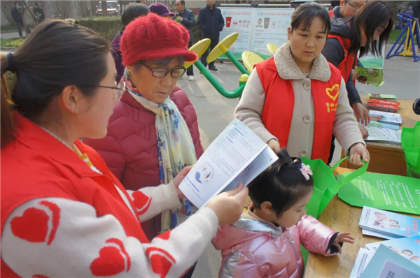 西安市长安区文明社区开展冬季“爱卫”活动