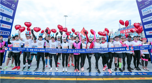 2020苏州湾马拉松开跑 近4800名选手参赛