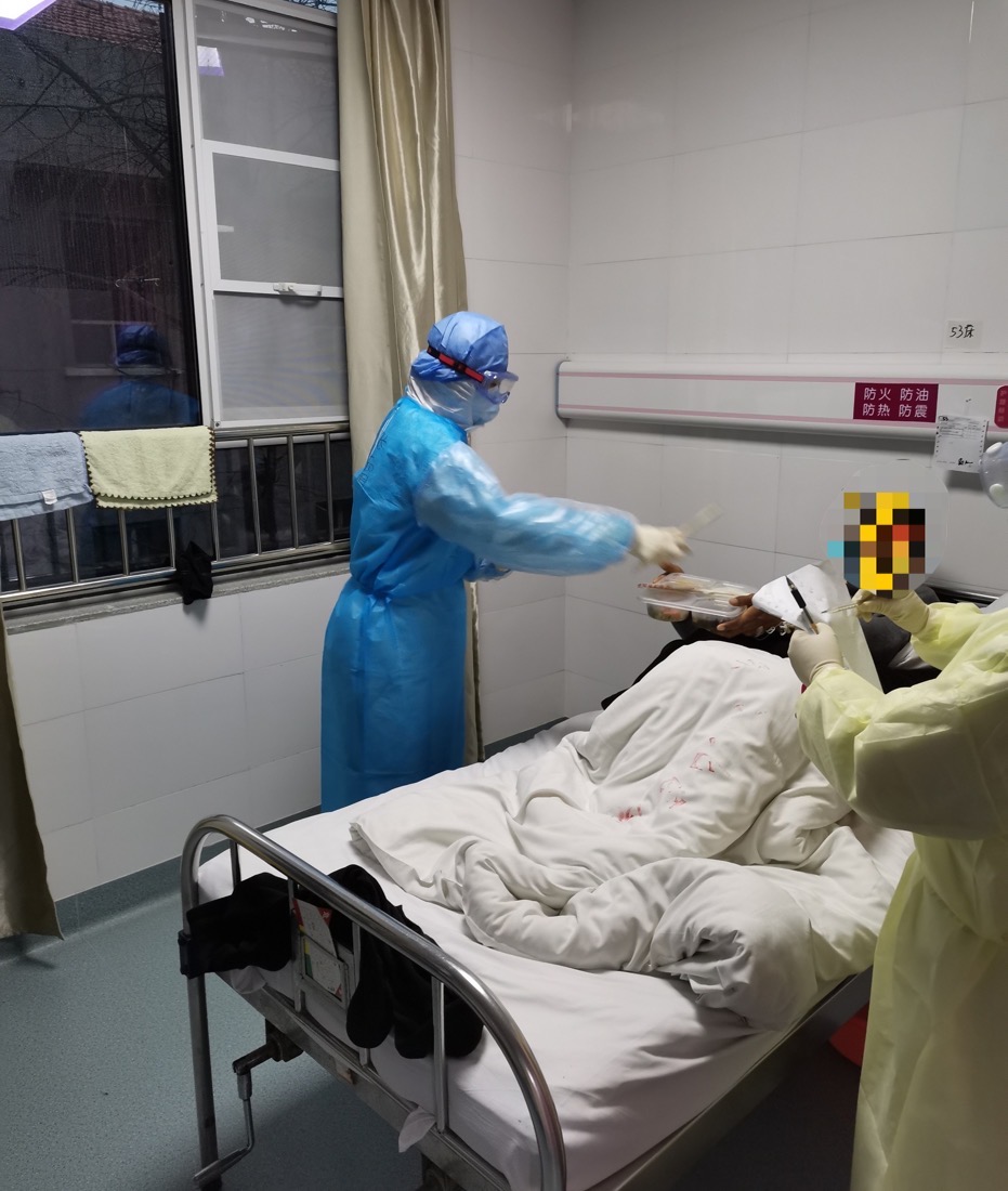 中新网@抗疫护士“满月记”：工作高度紧张 剪去十几年长发