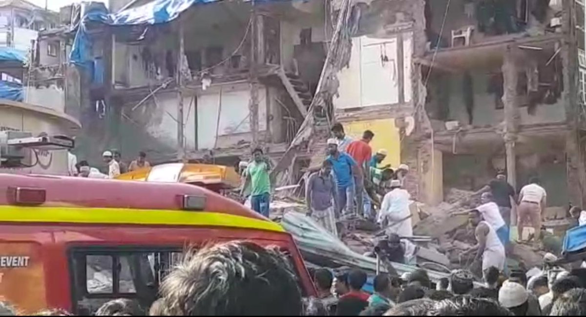 印度孟买四层住宅楼垮塌40人恐被困 已致3死9伤