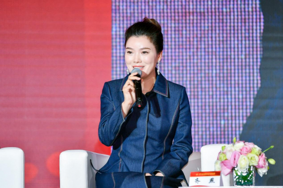 引领行业创新 达令家掌门人齐燕收获中国经济十大商业领袖大奖 引领行业创新 达令家掌门人齐燕收获中国经济十大商业领袖大奖
